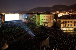 800px Piazza Grande Festival del film Locarno 300x200 - Folkemusik og flirt